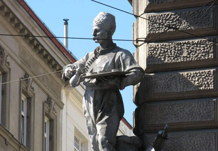 Figura Jerzego Franciszka Kulczyckiego na narożniku domu w Wiedniu przy Favoritenstraße, foto: Wikipedia/Buchhändler